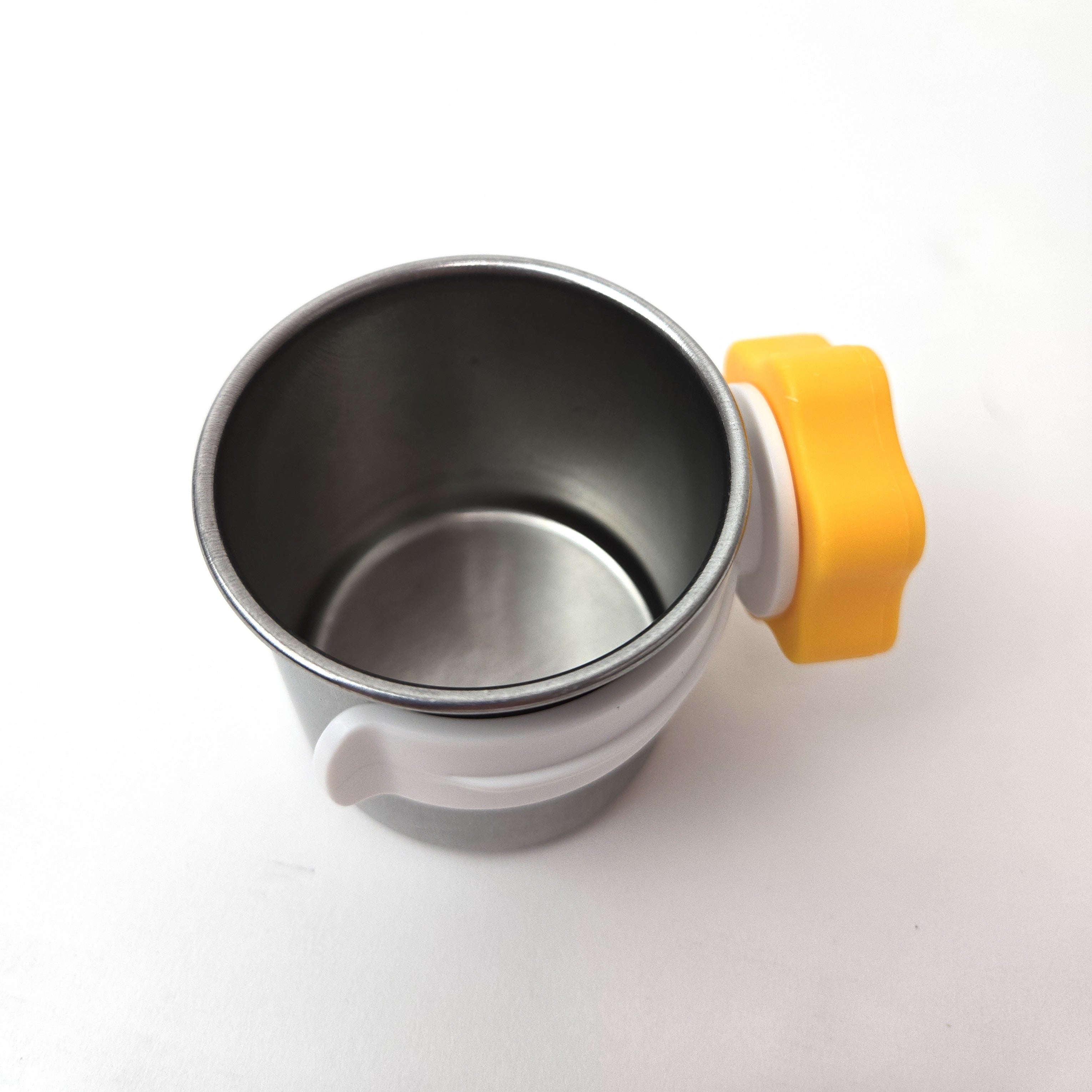 爪も研げる「戦略的食事処」、どこでも設置ができるステンレス製モモンガ用食器