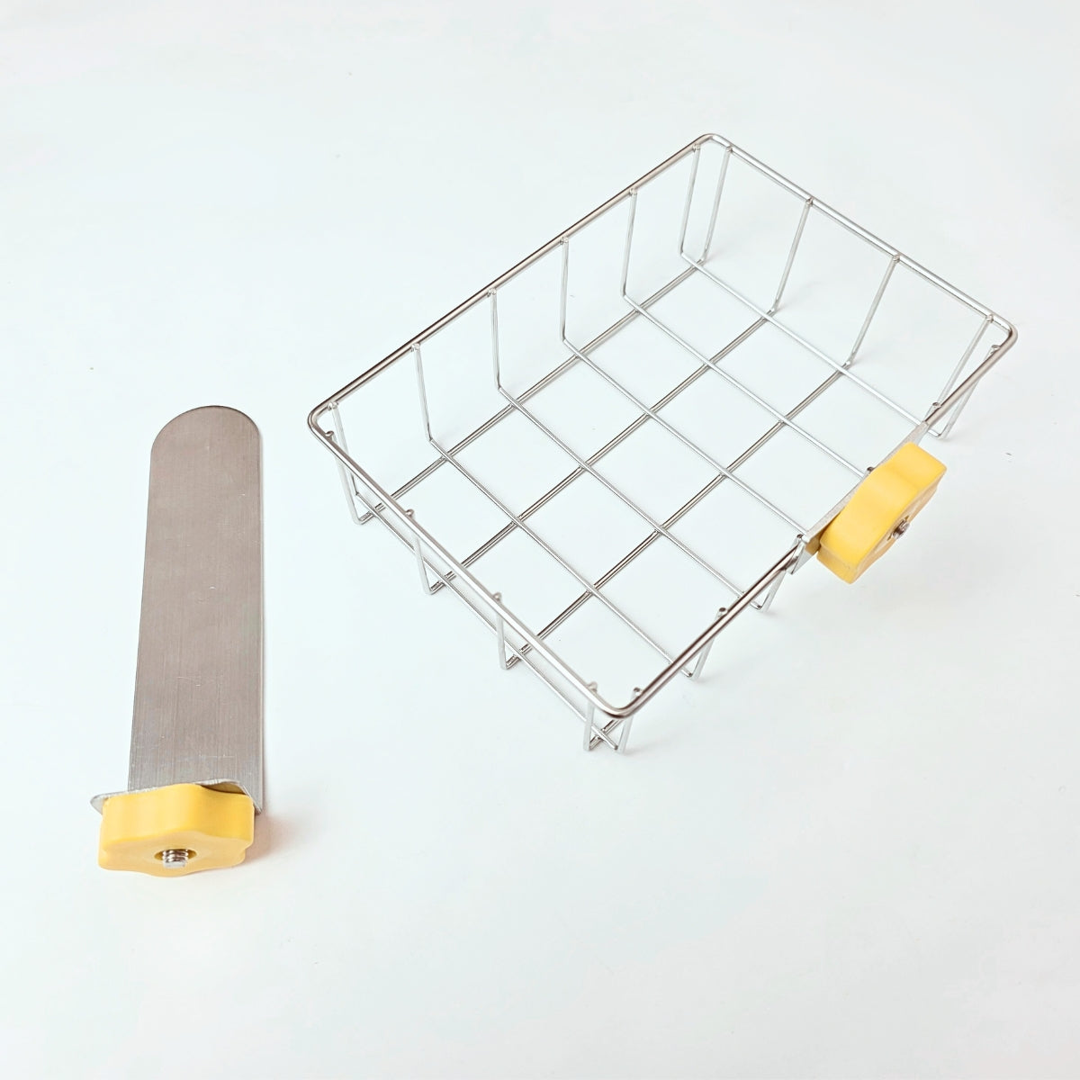 モモンガハウスをササっと取り外して沢山触れ合える!ヒーターとの相性も抜群「モモさわホルダー」