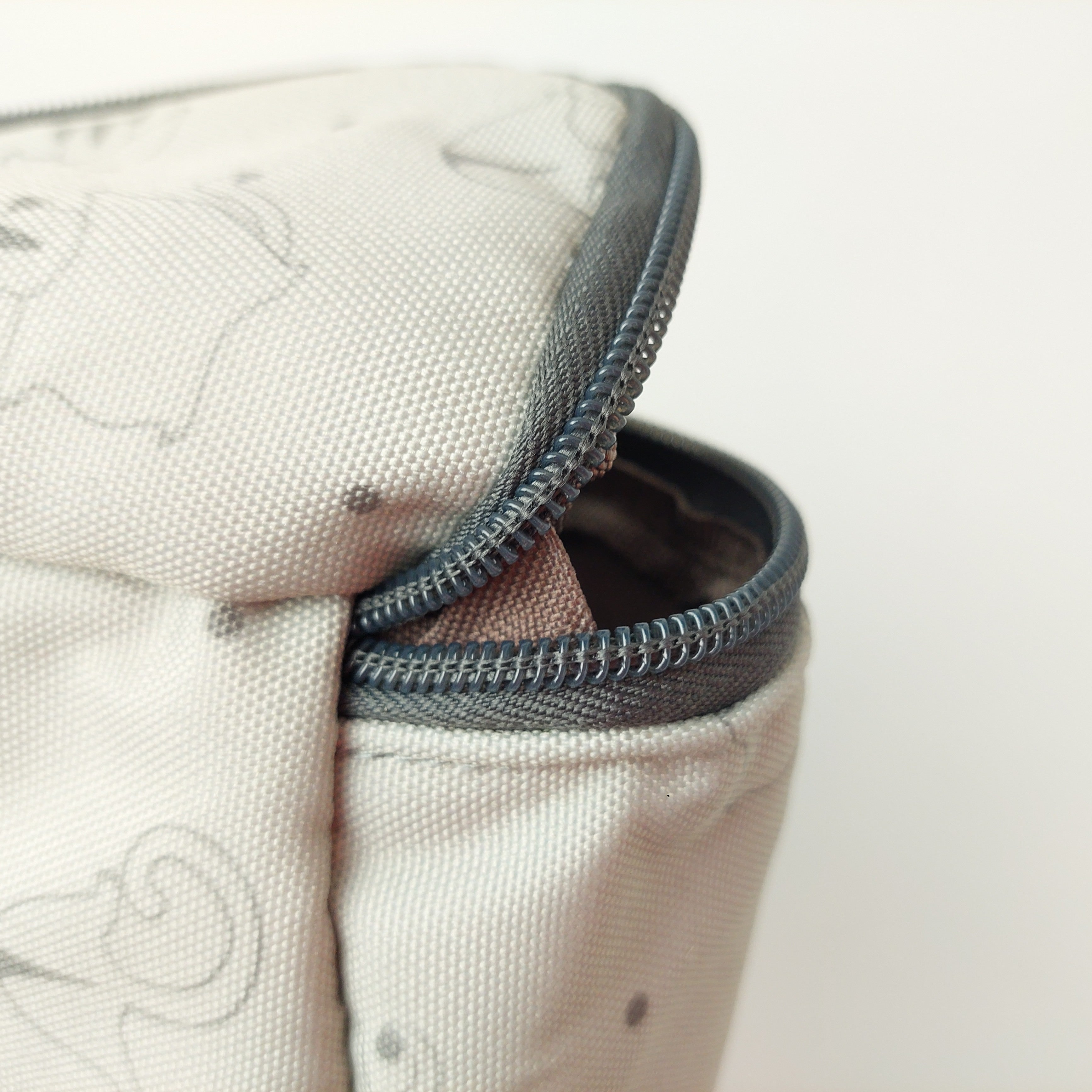 NEW】揺れ0,モモンガポーチ。忙しい時でも飼い主の温もりを。「ピタ