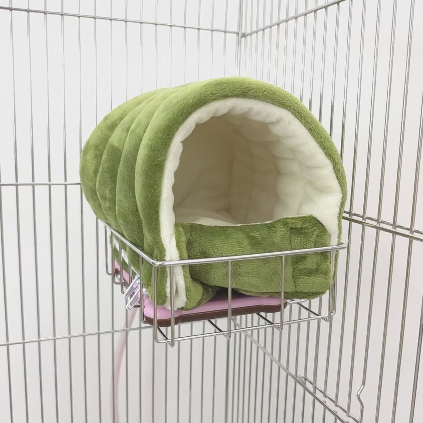 モモンガハウスをササっと取り外して沢山触れ合える！ヒーターとの相性も抜群「モモさわホルダー」